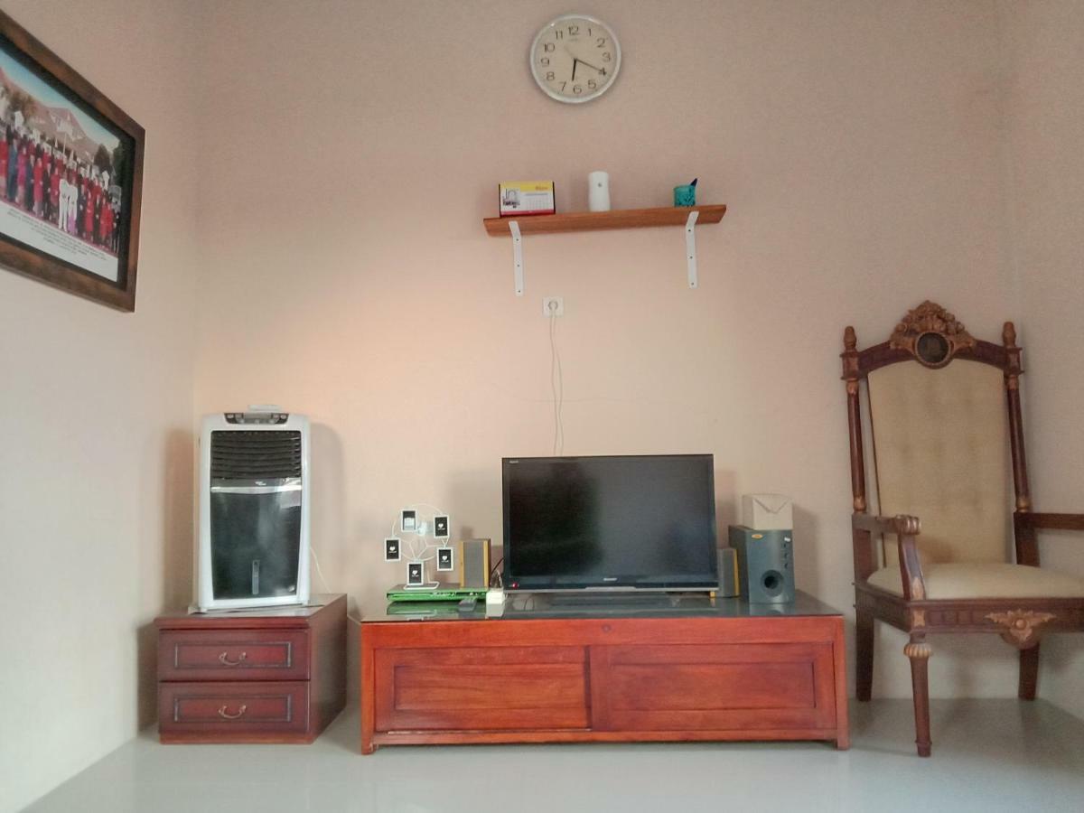 Guesthouse - Lubna Homestay Kuningan Kültér fotó