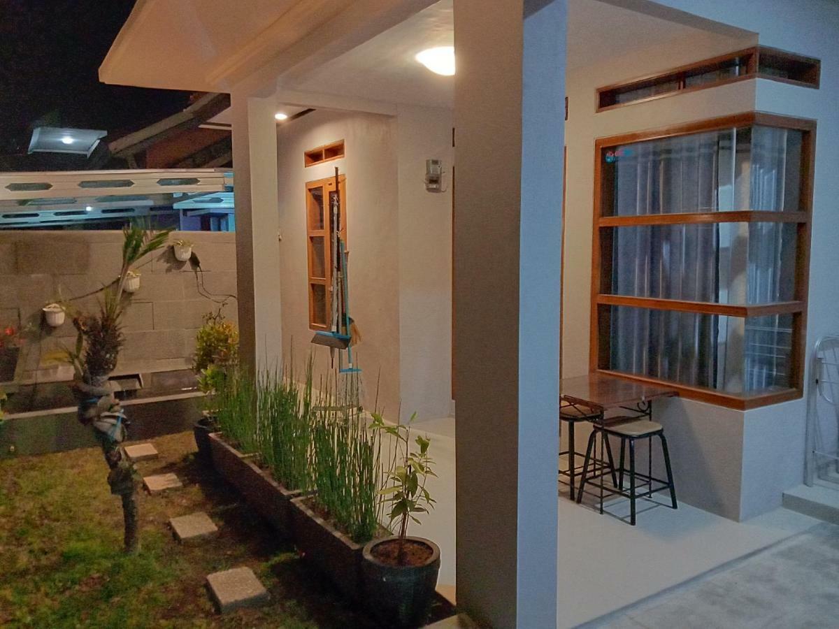 Guesthouse - Lubna Homestay Kuningan Kültér fotó